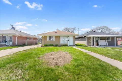 14384 Irene St, Southgate, MI 48195