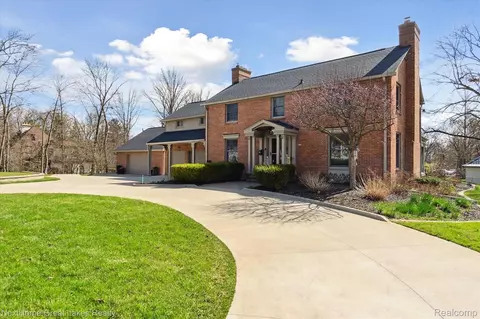 2641 Westwood Pkwy, Flint, MI 48503