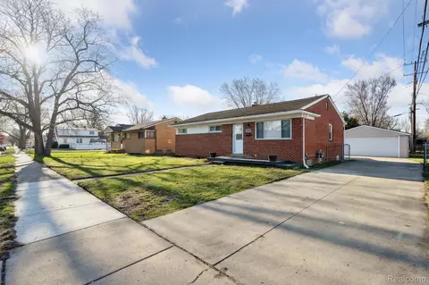 35333 Stellwagen St, Wayne, MI 48184
