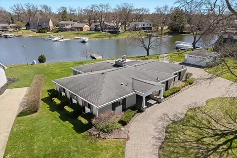 4718 Surfwood Dr, Commerce, MI 48382