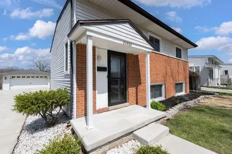 23462 Candace Dr, Rockwood, MI 48173
