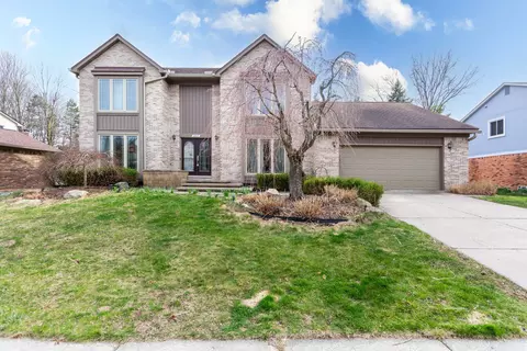 45515 Emerald Forest Dr, Novi, MI 48374