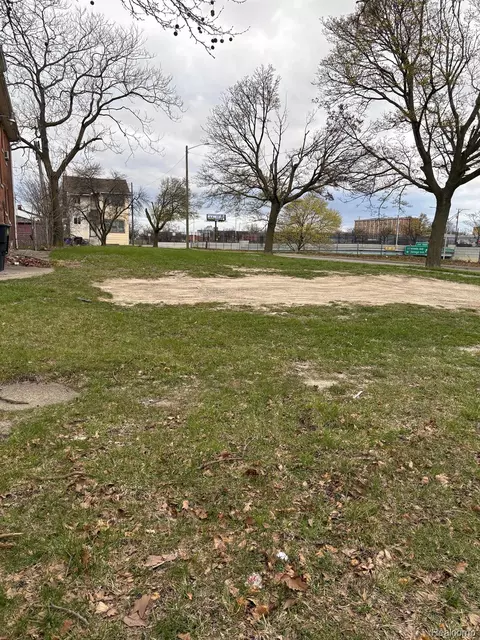 4900 Whitfield St, Detroit, MI 48204