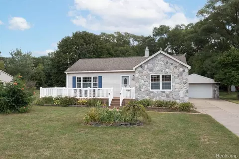 5140 Eastview Rd, Independence, MI 48346
