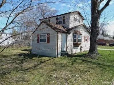 22419 Hoffman St, Saint Clair Shores, MI 48082
