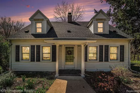 3125 N Adams Rd, Bloomfield Hills, MI 48304