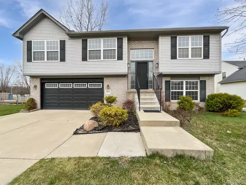 38554 Nottingham Dr, Romulus, MI 48174