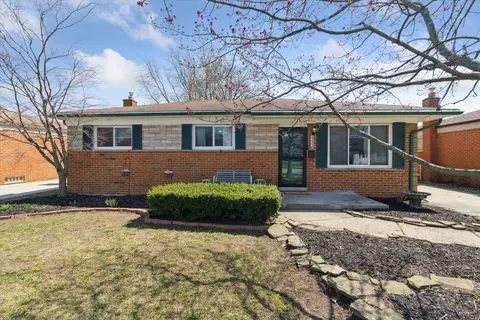 32534 Beechwood Dr, Warren, MI 48088