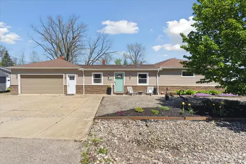 2510 Ruth Dr, Fenton, MI 48430