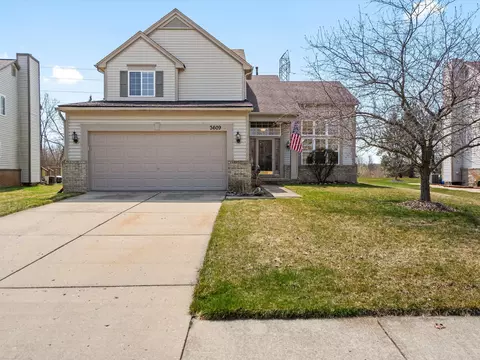 3609 Normandy Dr, Oakland, MI 48306