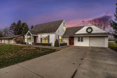 845 S Saginaw St, Lapeer, MI 48446