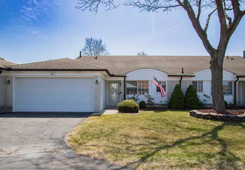 712 Country Club Dr, Saint Clair Shores, MI 48082