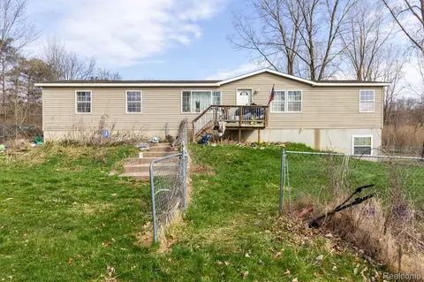 6463 Center Rd, Deerfield, MI 48430