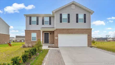 10460 Lakeview Dr, Taylor, MI 48180