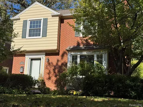 17 Amherst Rd, Pleasant Ridge, MI 48069