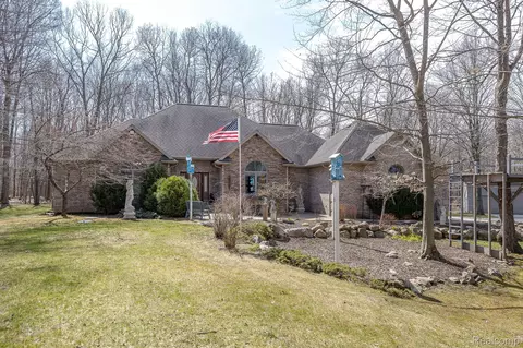 398 Meadowview Dr, Attica, MI 48412