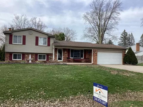 5936 Thornaby Dr, Waterford, MI 48329