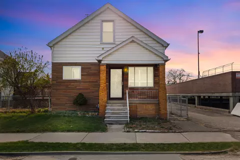 12097 Charest St, Hamtramck, MI 48212