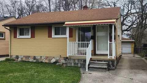 8267 Oak St, Taylor, MI 48180