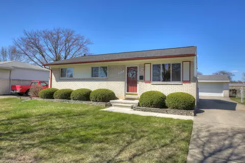 2315 Garry Dr, Troy, MI 48083