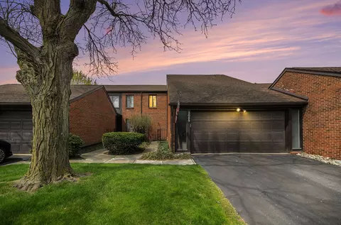 3045 Lindenwood Dr, Dearborn, MI 48120