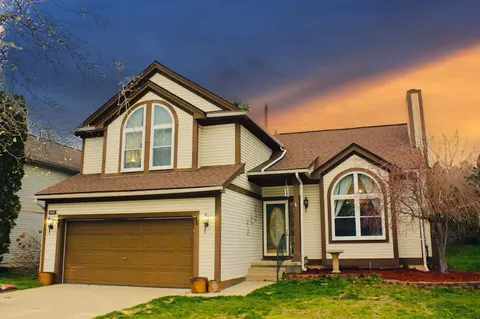 6886 Fox Ln, Waterford, MI 48327