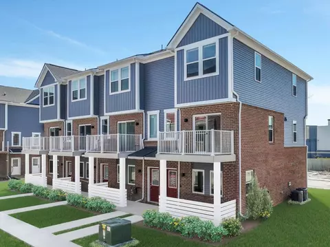809 Canterbury Ln, Troy, MI 48085