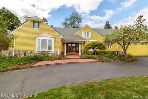 4568 Rolling Ridge Rd, West Bloomfield, MI 48323