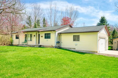 9333 W Coon Lake Rd, Iosco, MI 48137