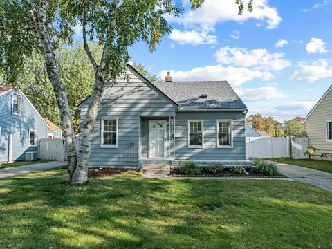 21821 Lange St, Saint Clair Shores, MI 48080