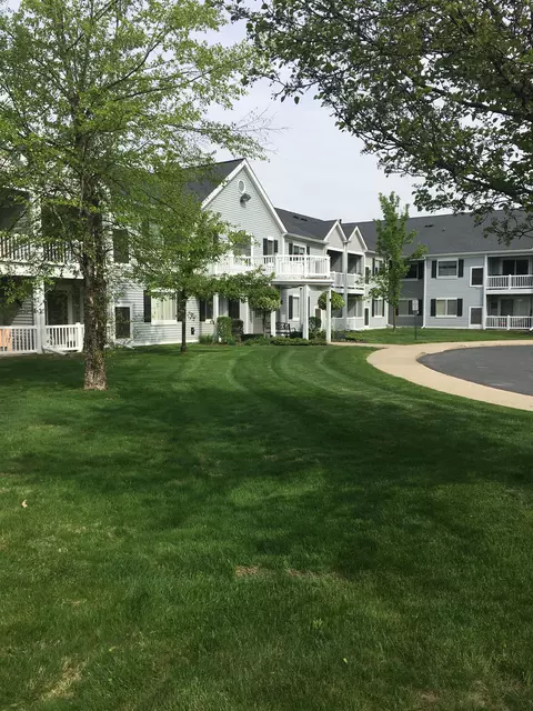 1127 S Lake Dr #218, Novi, MI 48377