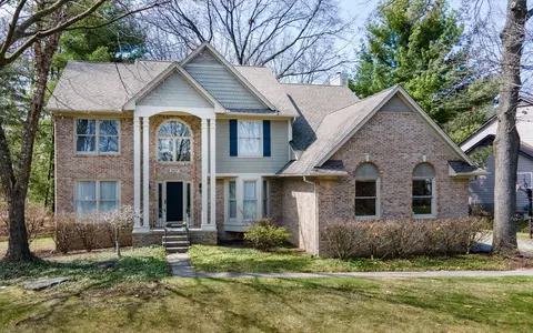 2664 Water Oaks, West Bloomfield, MI 48324