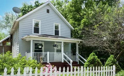 1110 Oak St, Lansing, MI 48906