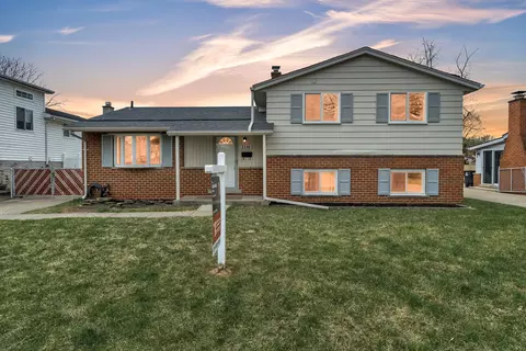 2116 Wilshire St, Westland, MI 48186
