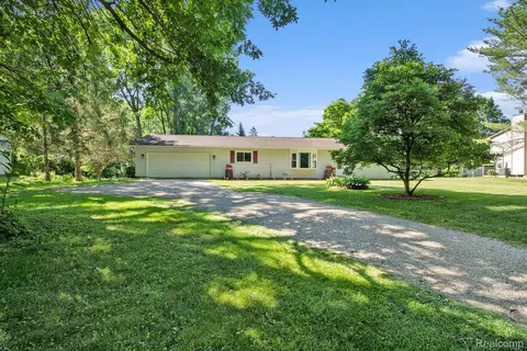 1315 Beaverbrook Dr, Rose, MI 48442
