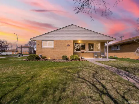 21563 Winshall Crt Ct, Saint Clair Shores, MI 48081
