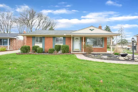 2212 Atlas Dr, Troy, MI 48083