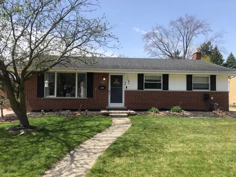 14737 Country Club Dr, Livonia, MI 48154