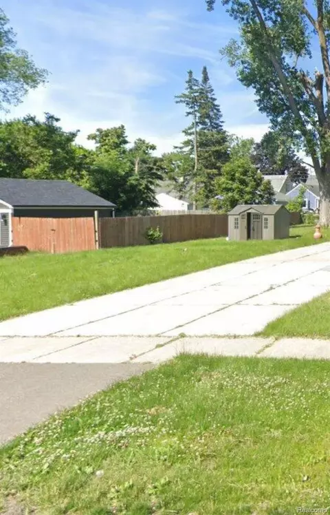 7029 Belton St, Garden City, MI 48135