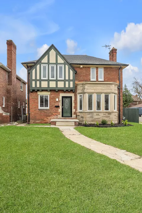 18404 Santa Barbara Dr, Detroit, MI 48221