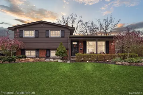 33137 Kirby St, Farmington, MI 48336