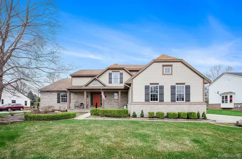 10213 Wellington Dr, Springfield, MI 48348