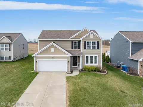 16586 Charles Town Dr, Fenton, MI 48451