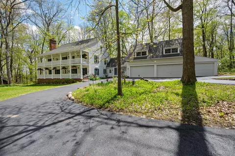 2457 Rocky Top Ln, Commerce, MI 48382