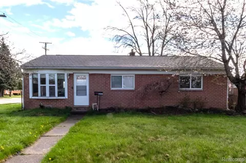 25680 Packard St, Roseville, MI 48066