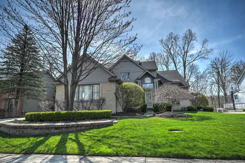 40832 Kingsley Ln, Novi, MI 48377
