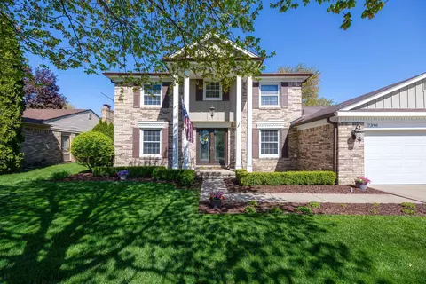 17390 Myron St, Livonia, MI 48152