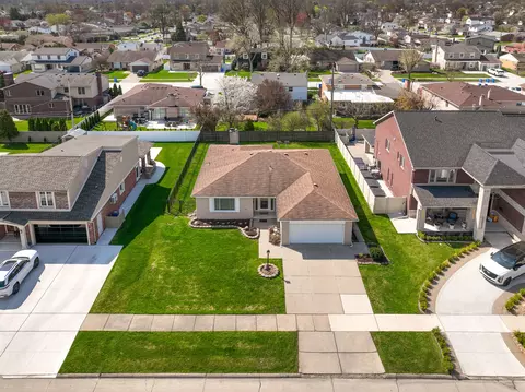 26697 Cecile St, Dearborn Heights, MI 48127