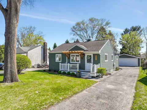 5434 Drayton Rd, Independence, MI 48346