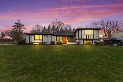 5251 Winchester Dr, Troy, MI 48085